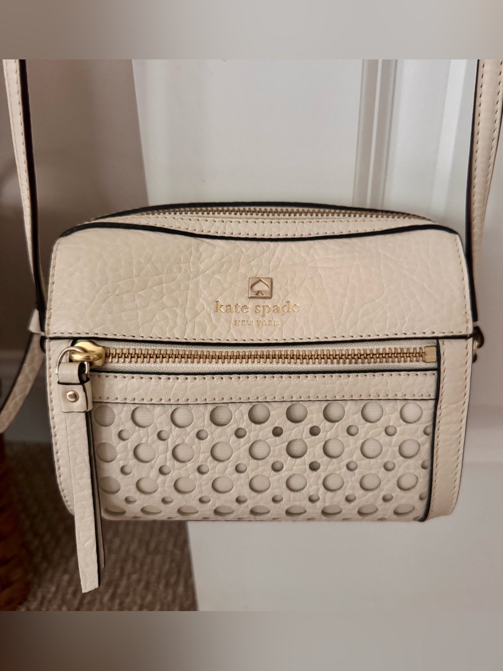 Like New! Kate Spade Crossbody Bag in off white
